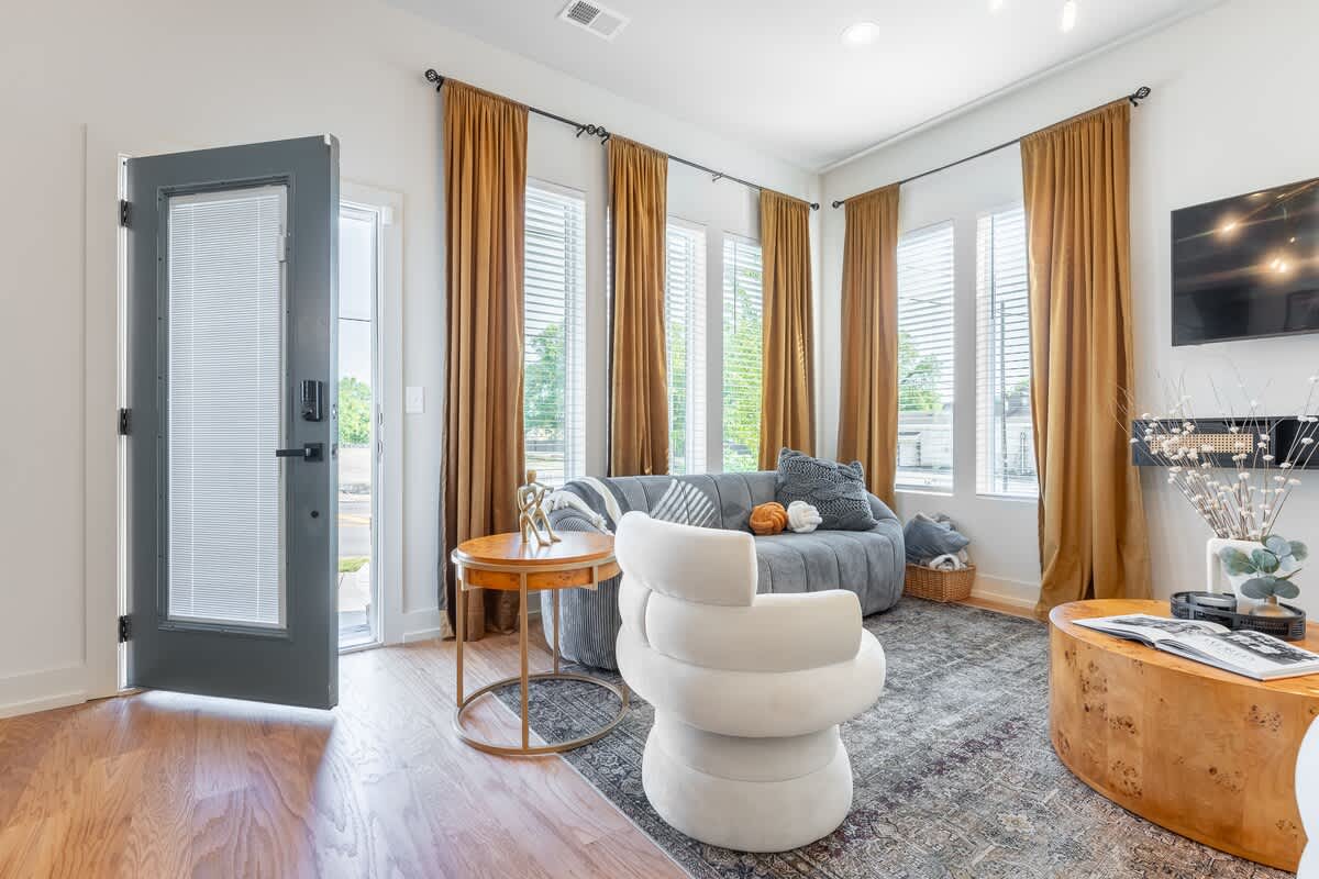 The Vinyl Vault (LG) - 6