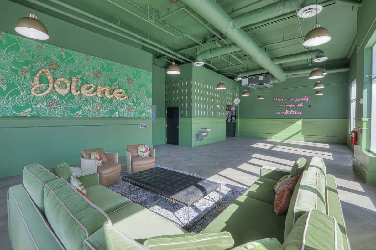 Here You Come Again - The Jolene (3)