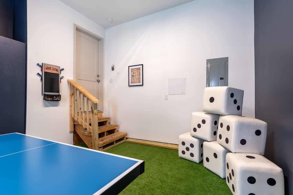 Bustling Broadway - Game Room (LG) - 3