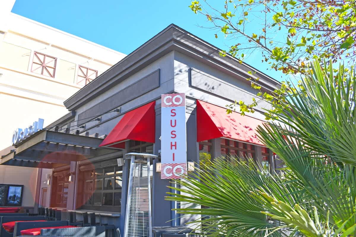 Lots of Restaurants Nearby!