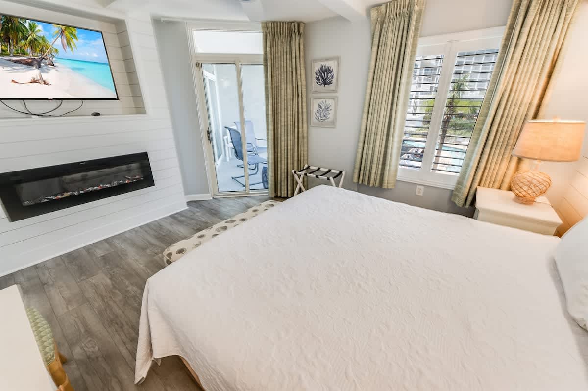 Main Bedroom with King and Views of the Ocean