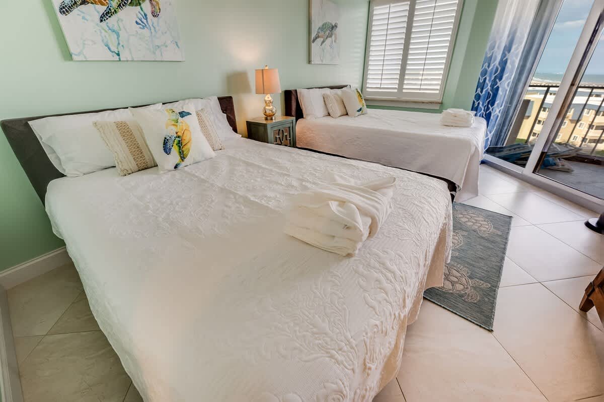 2 Beds in Second Bedroom, Beautifully Decorated