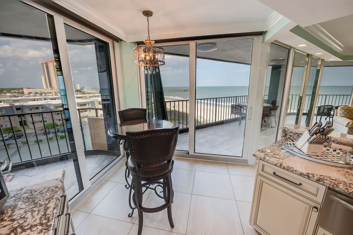 Breakfast Area with Views of the Ocean, Beautiful