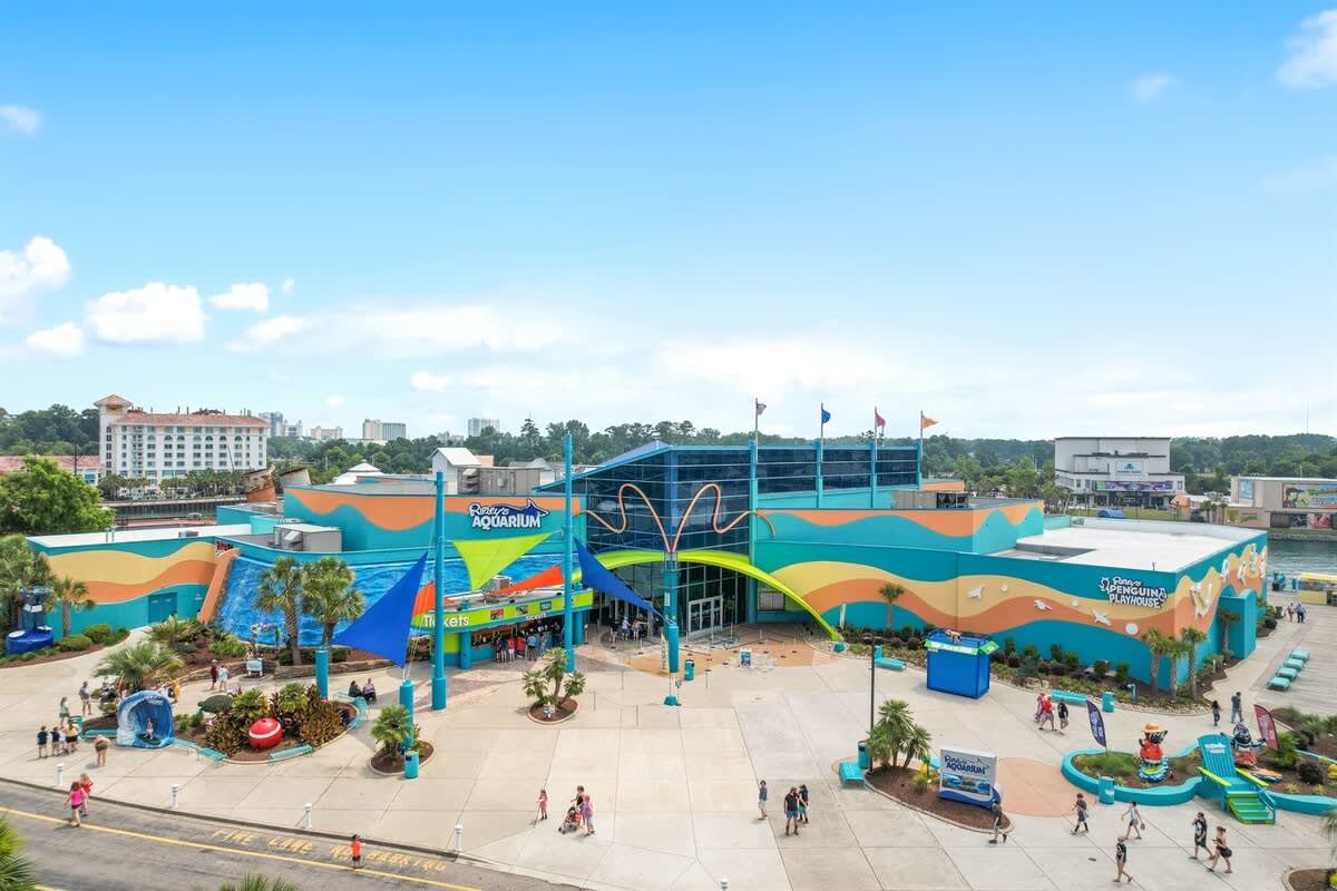 Lots of Entertainment and Dining Nearby