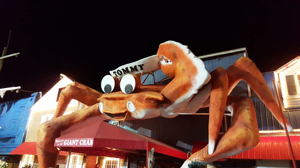 Giant Crab Restaurant is a short drive away