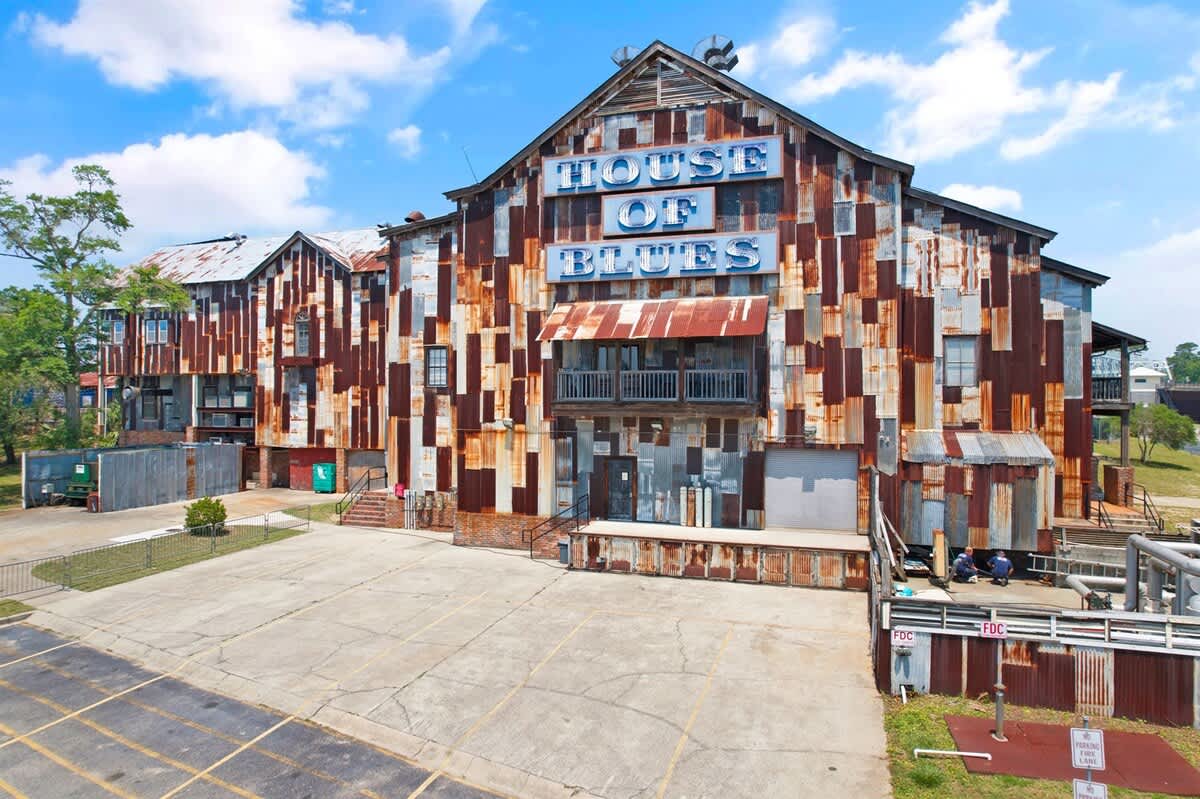 Lots of Entertainment Nearby