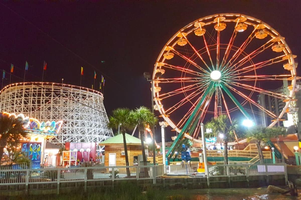 Short Drive to  Local Food and Attractions!