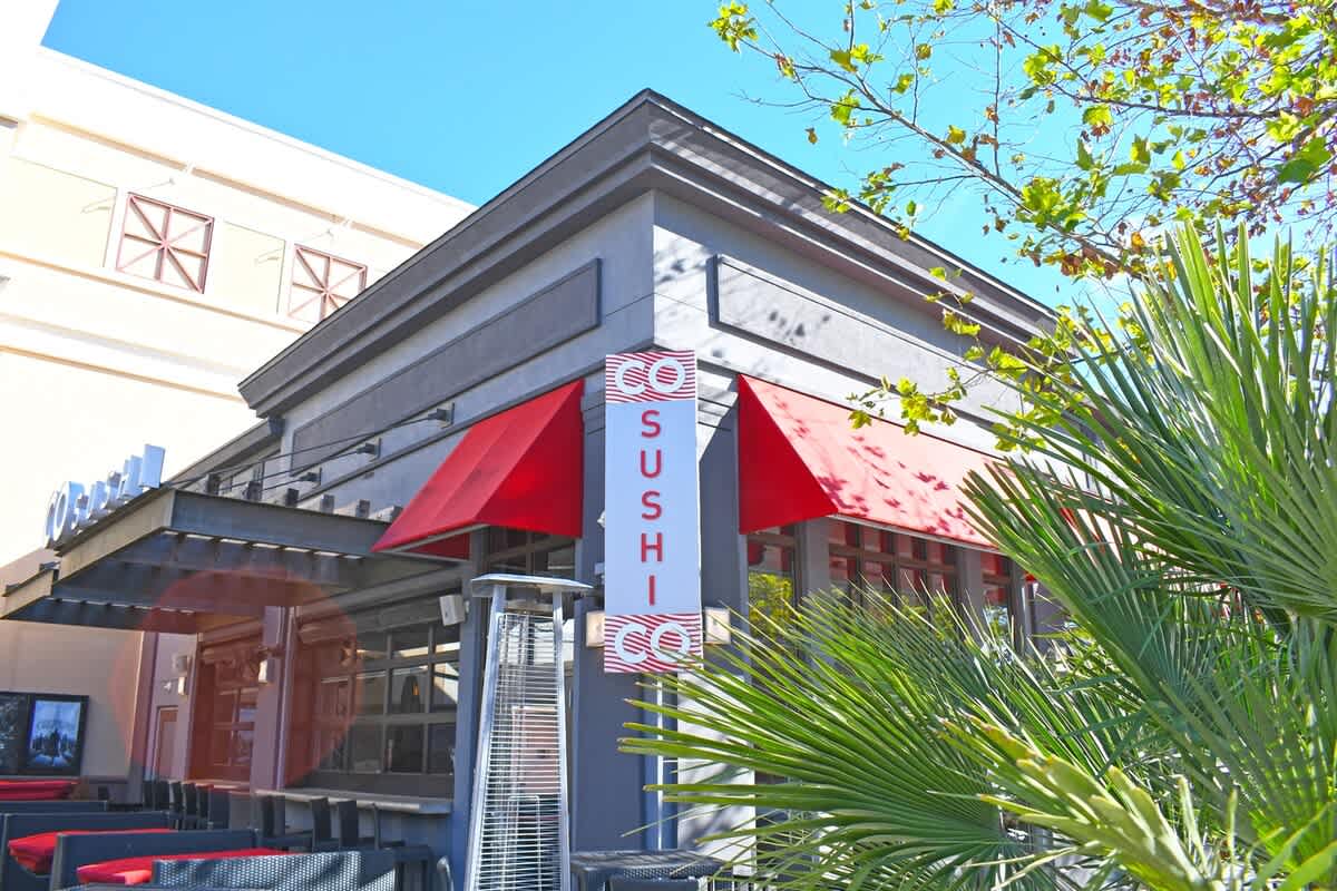 Lots of Restaurants Nearby!