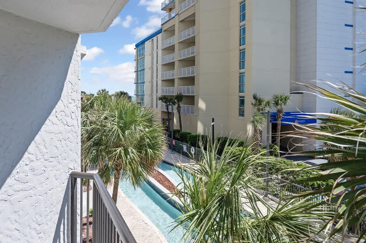 poolside dreams ☀️