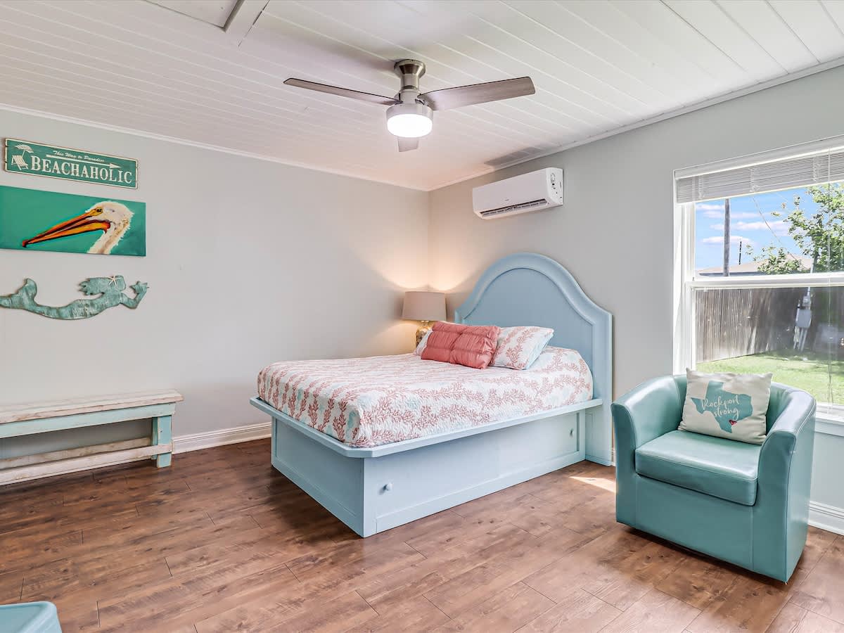 Coast Oaks Cottage 2 - Rockport, TX