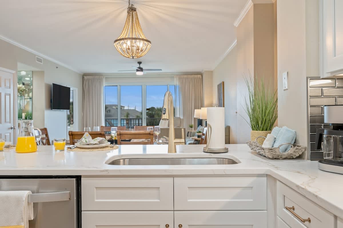 Spacious 4 Bedroom Beachfront Condo Sleeps 12 — Miramar Beach, FL — vacation rental