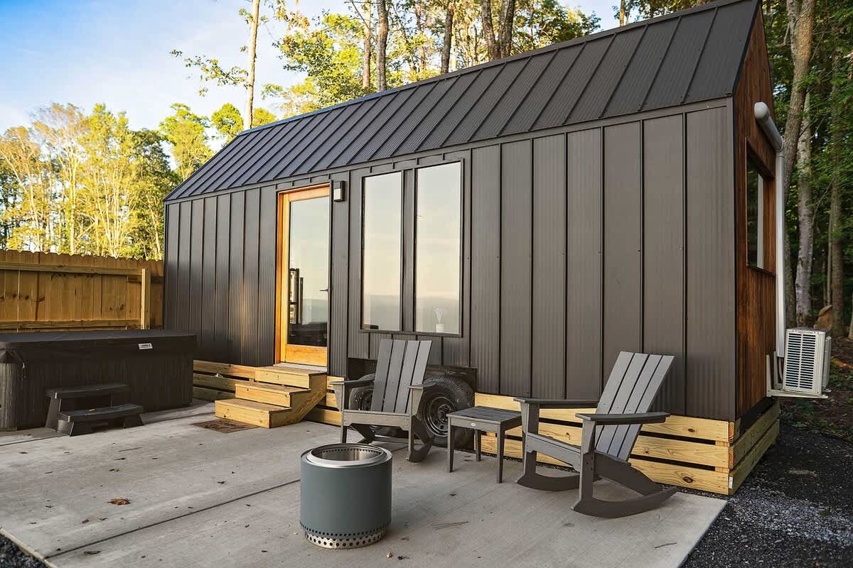 Little Rock City - Tiny Home with Mountain Views