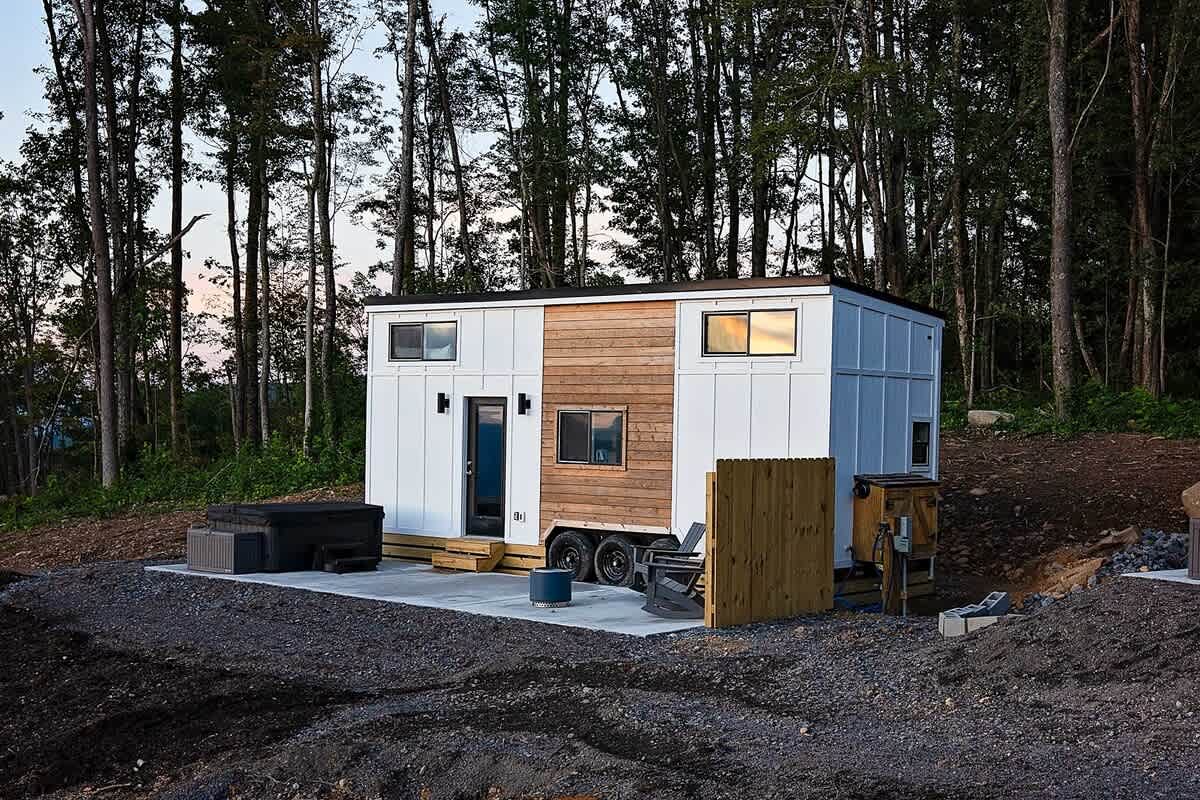 Leda - Tiny Home with Mountain Views