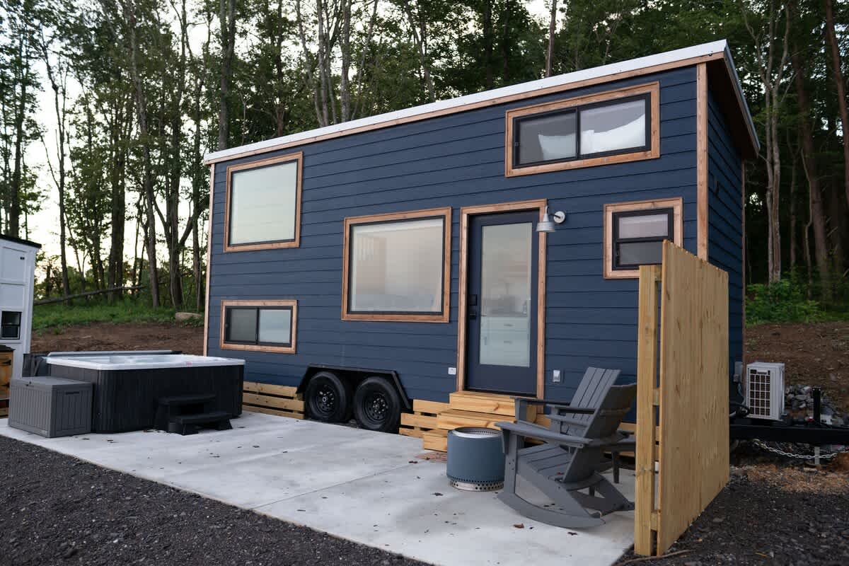 Reels Cove - Tiny Home with Mountain Views