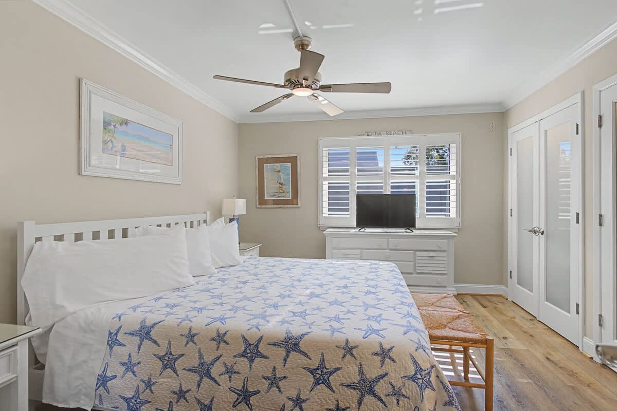 Drift off to sleep in this serene coastal bedroom, where starfish-patterned linens and ocean artwork create your perfect seaside retreat.
