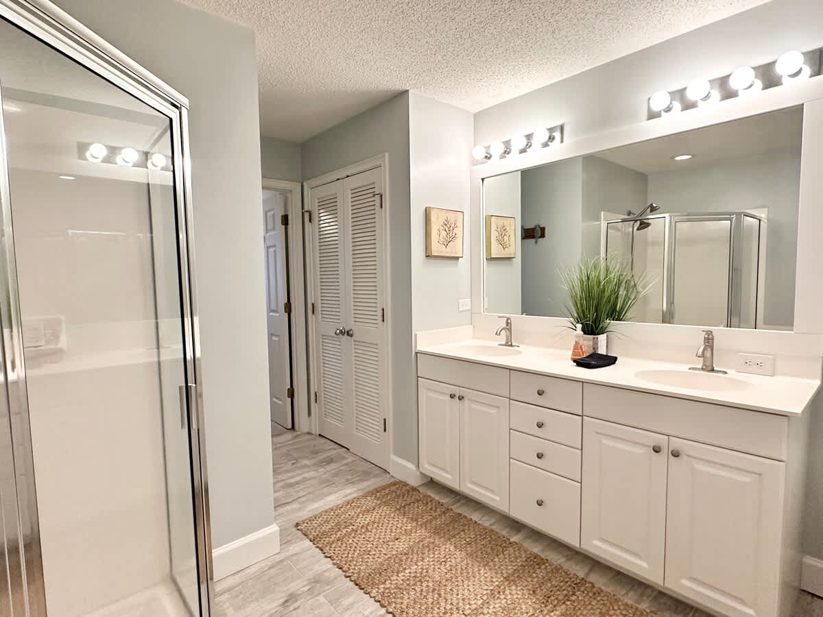 Primary Suite Bathroom