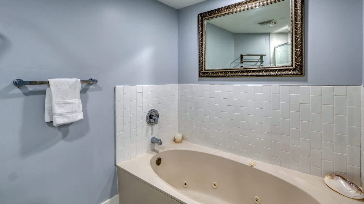 Primary Suite Bathroom