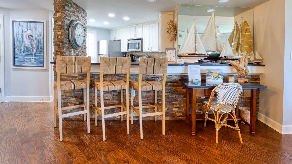 Breakfast Bar and Desk