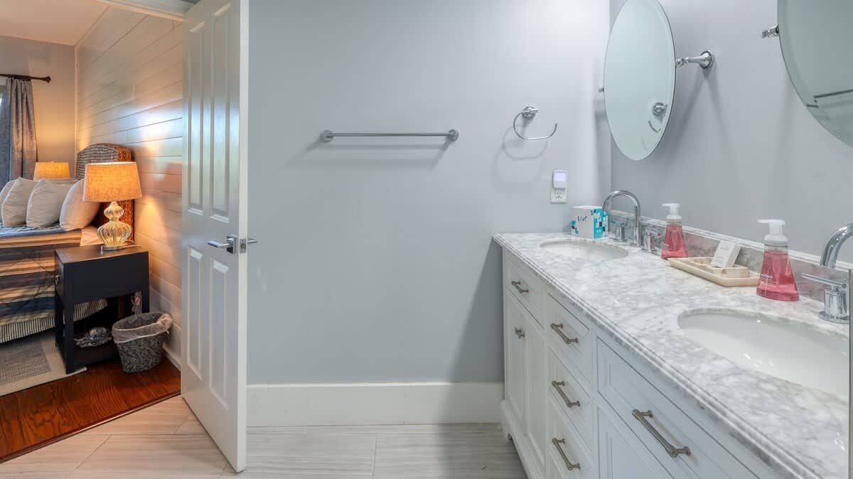 Primary Suite Bathroom