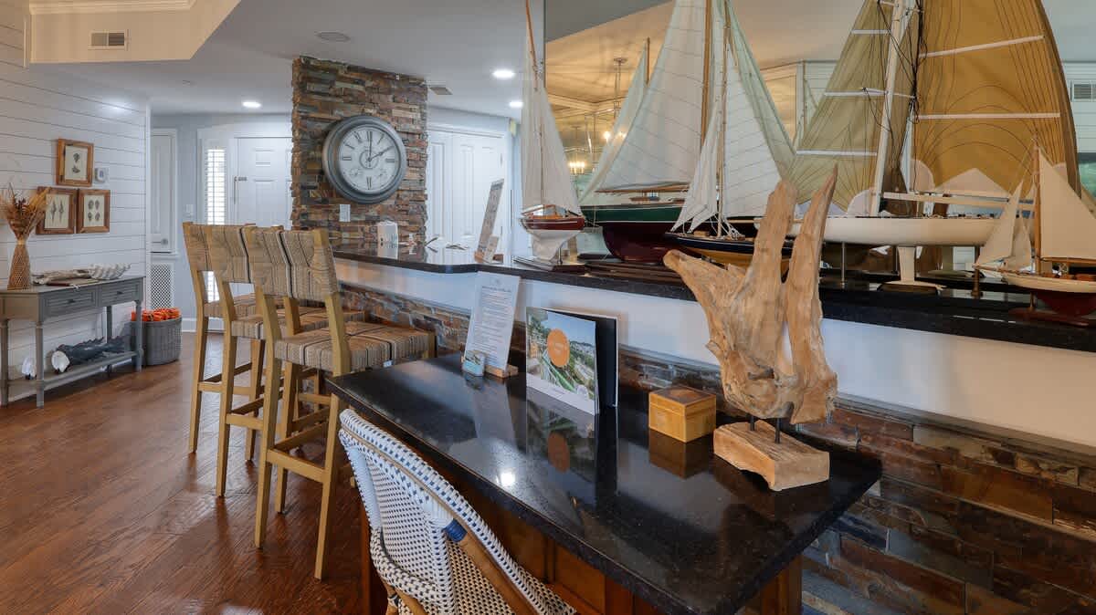 Breakfast Bar and Desk