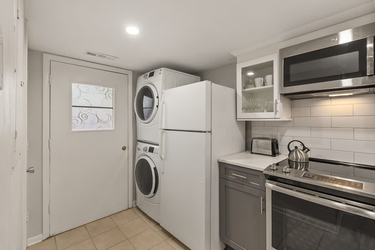 Kitchen/Laundry Area