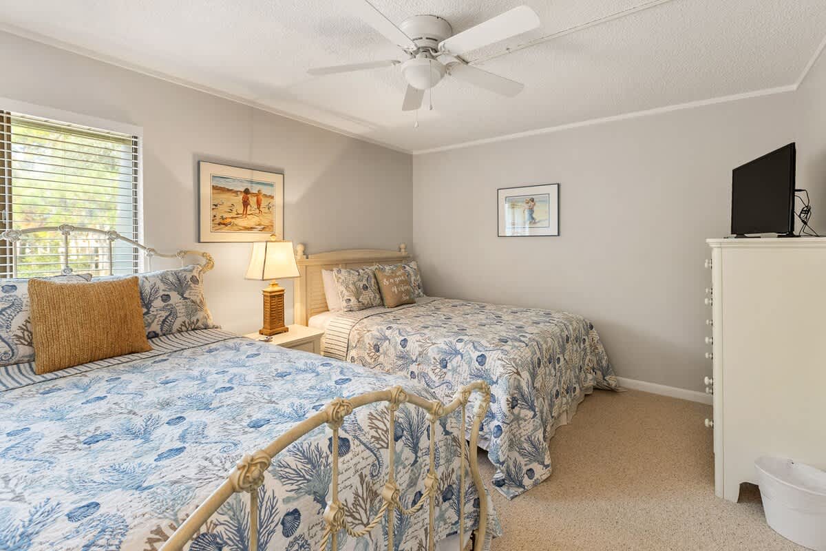 Guest Bedroom with 2 Queen Beds