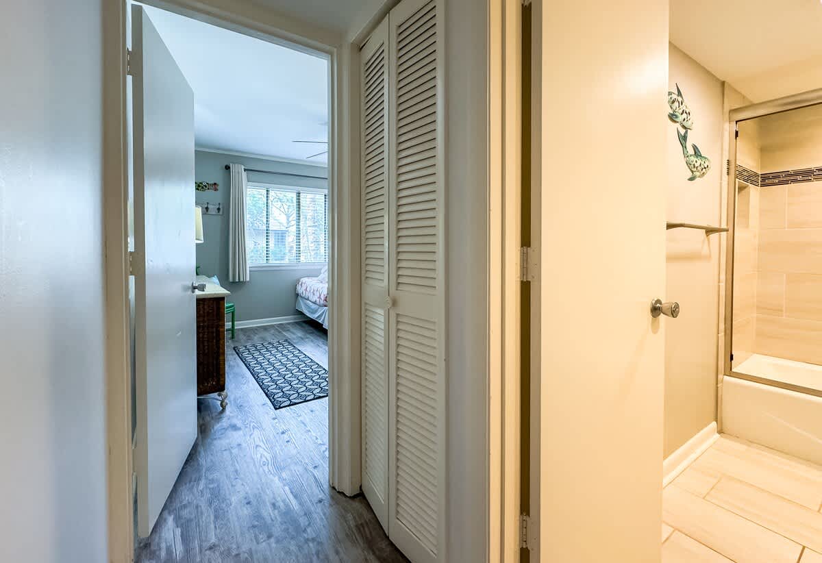 Downstairs Guest Bathroom and Double Full Room