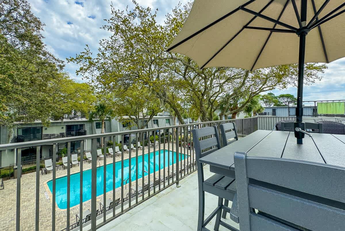 Private Rooftop with Pool View