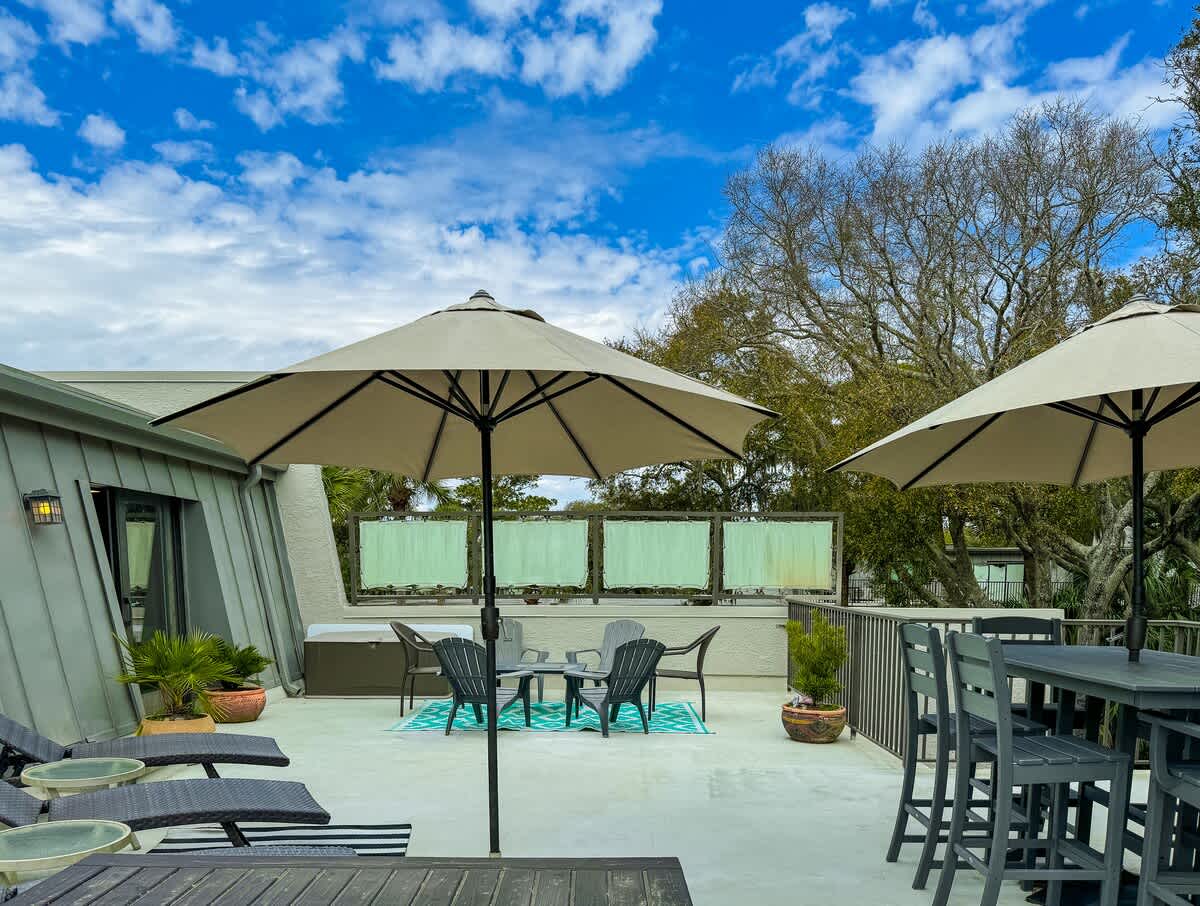 Private Rooftop with Pool View