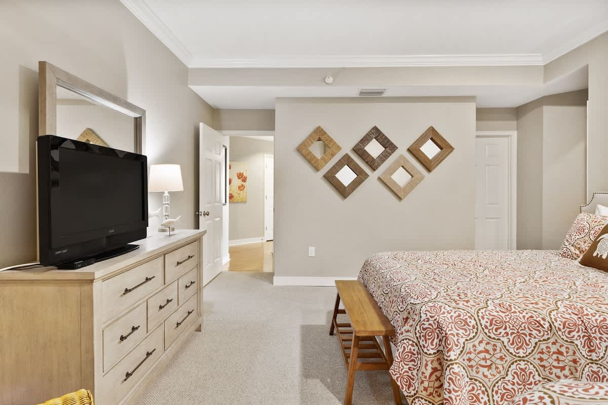 Guest Bedroom Suite with 2 Queens