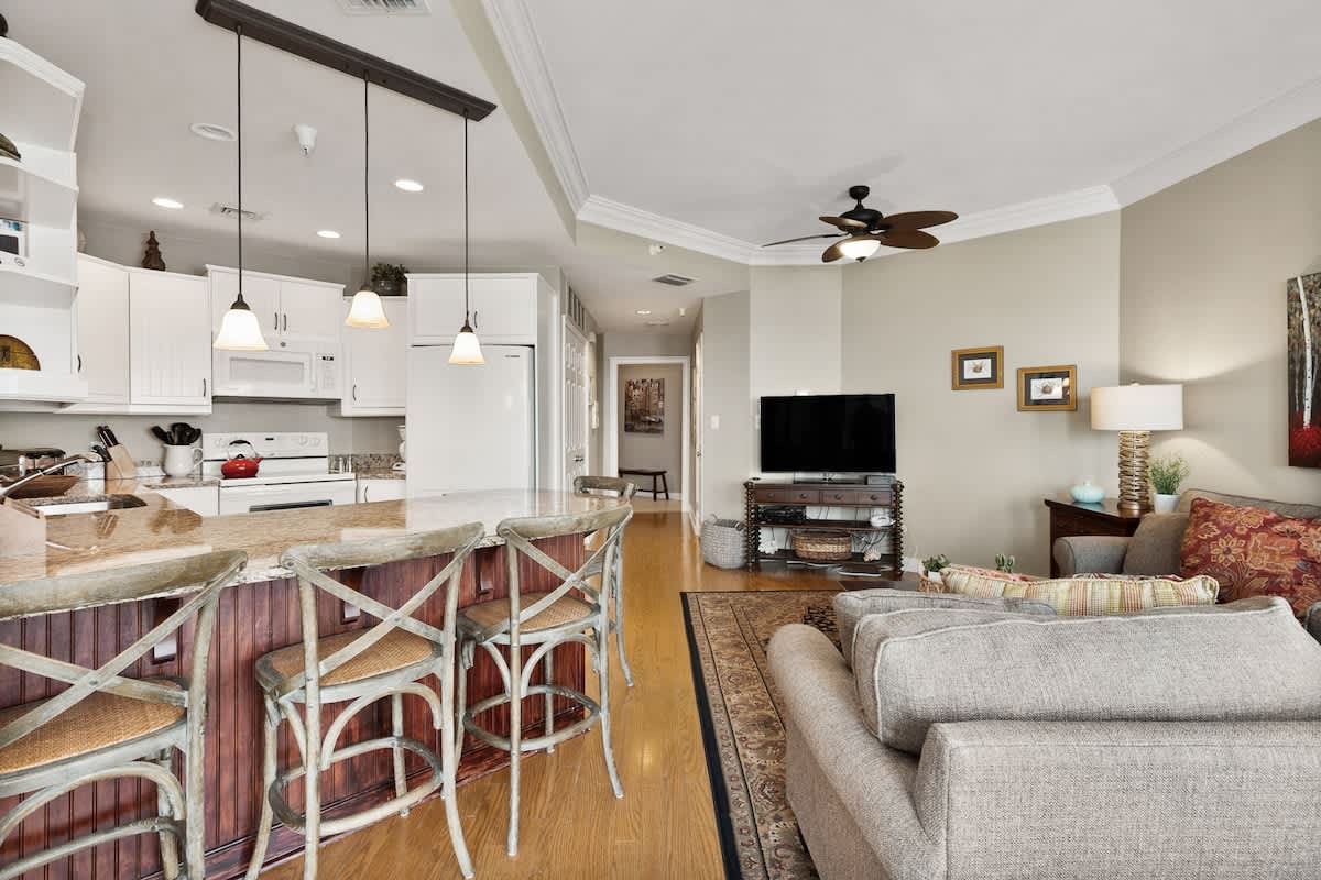 Kitchen/Living Area