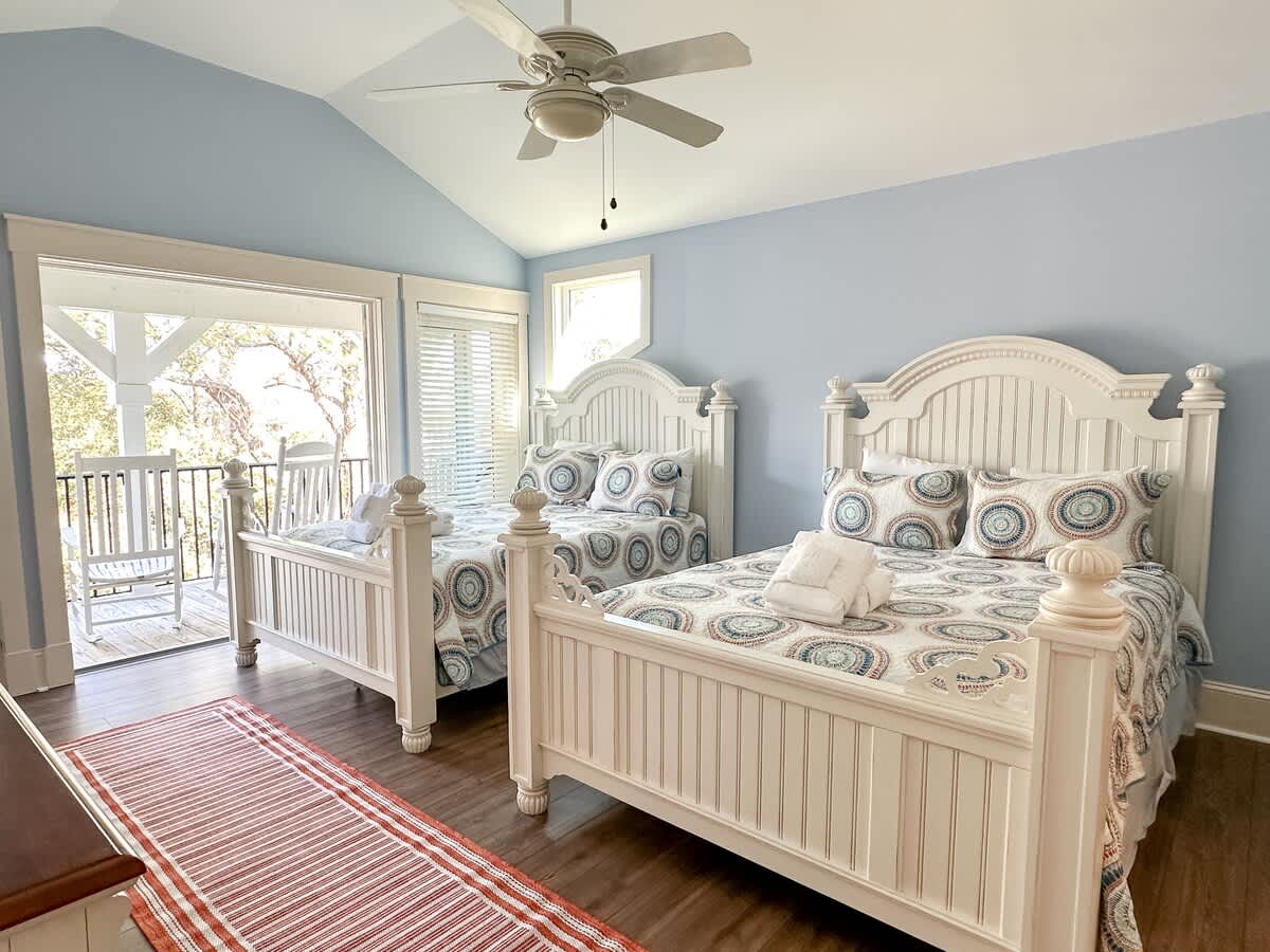 Upstairs Double Queen Suite with Balcony