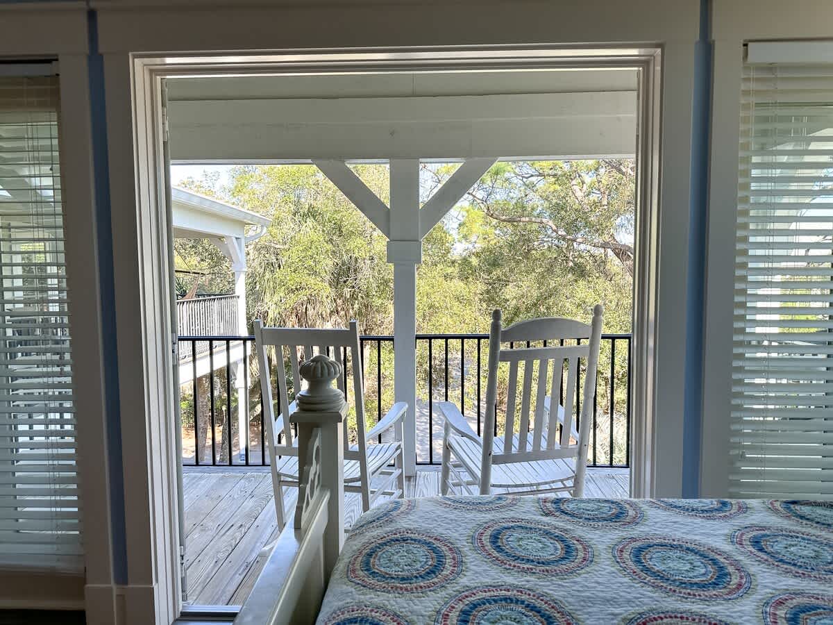 Upstairs Double Queen Suite with Balcony