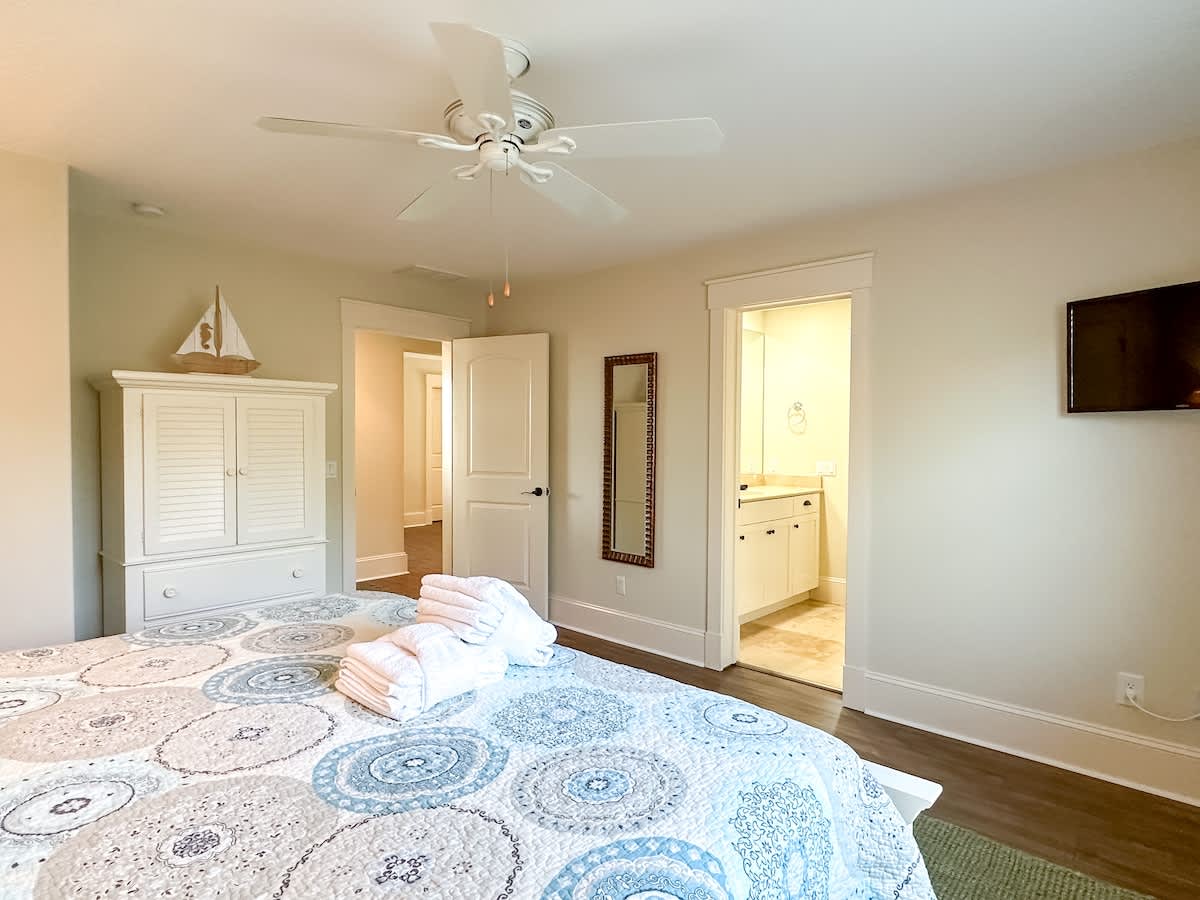 Upstairs King Suite #2
