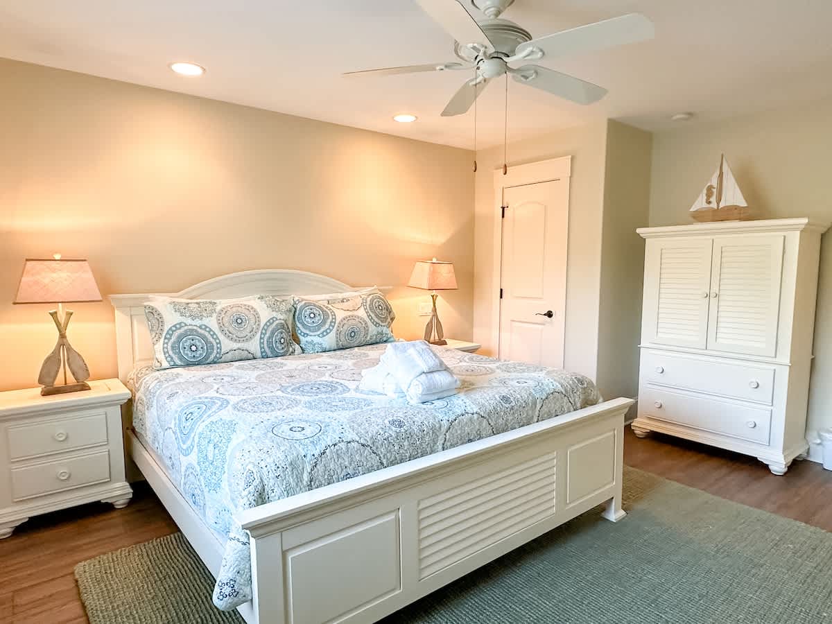 Upstairs King Suite #2