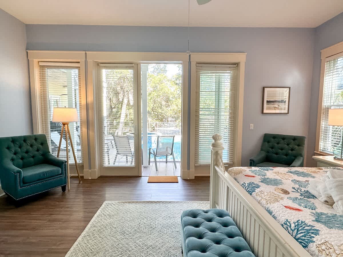 Downstairs King Suite with Pool Access