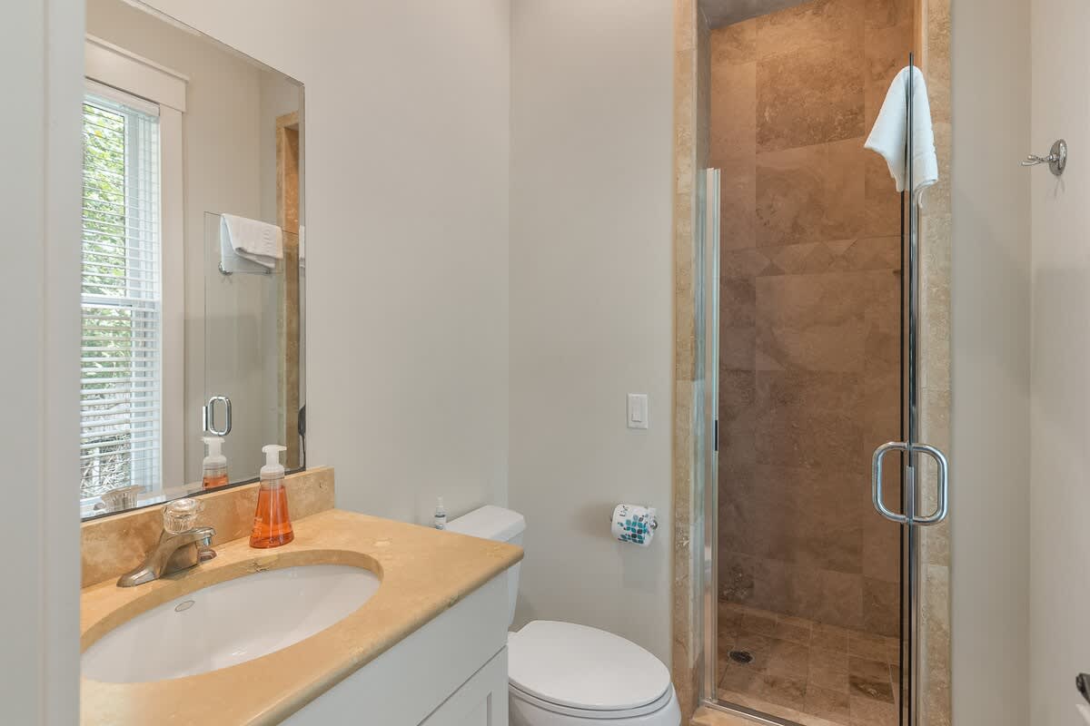 Guest King Suite Bath