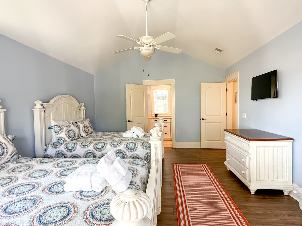 Upstairs Double Queen Suite with Balcony