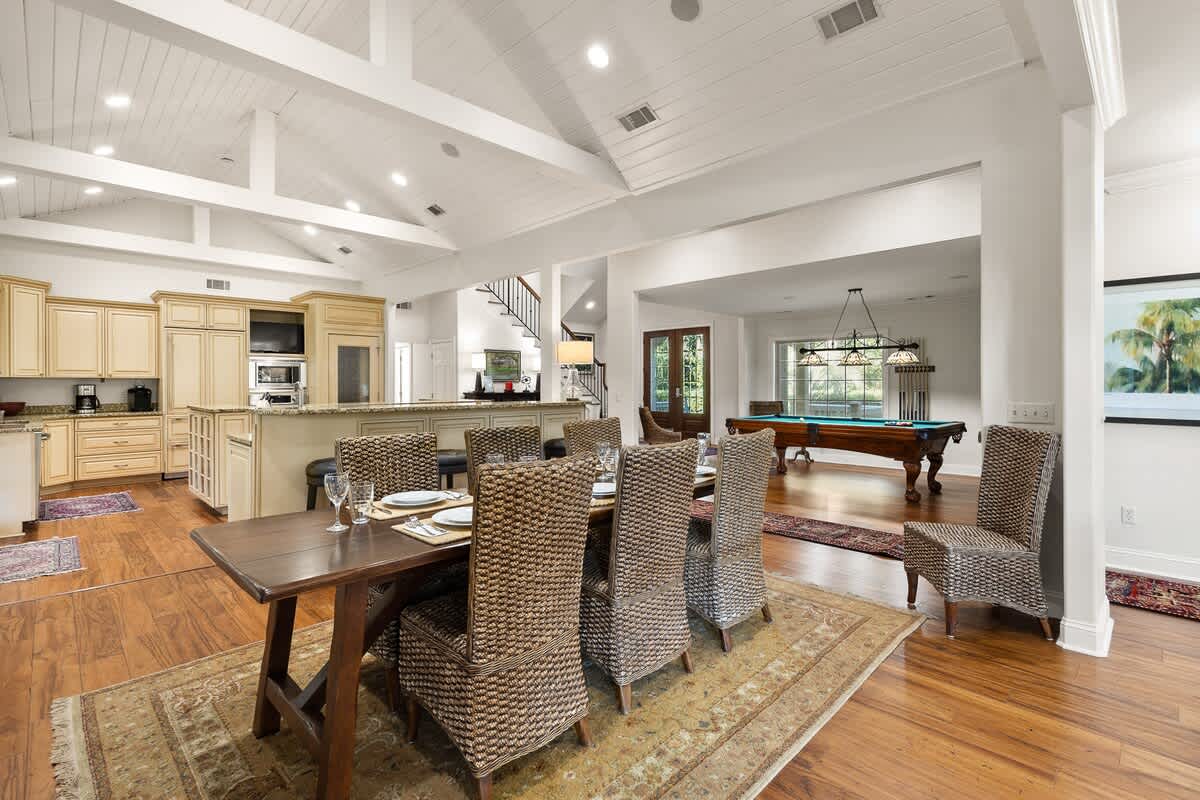 Dining Area to Kitchen
