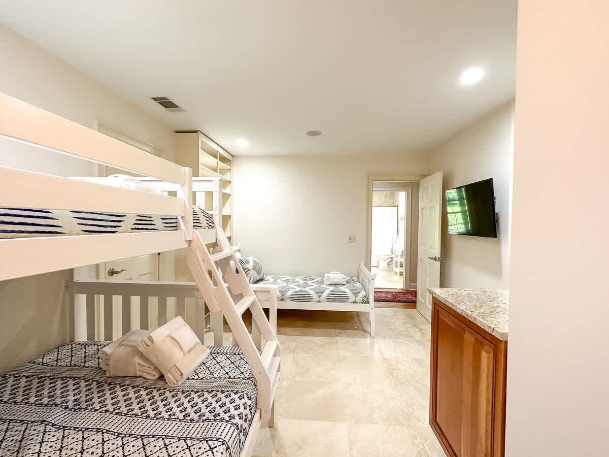 1st Floor Bunk Room