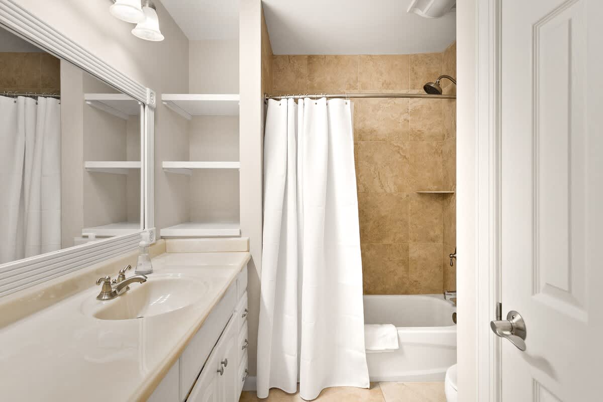 Bunk Room Full Bath