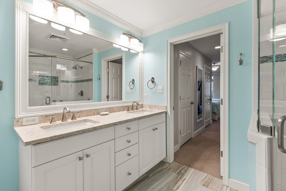 Guest Queen en Suite Bath
