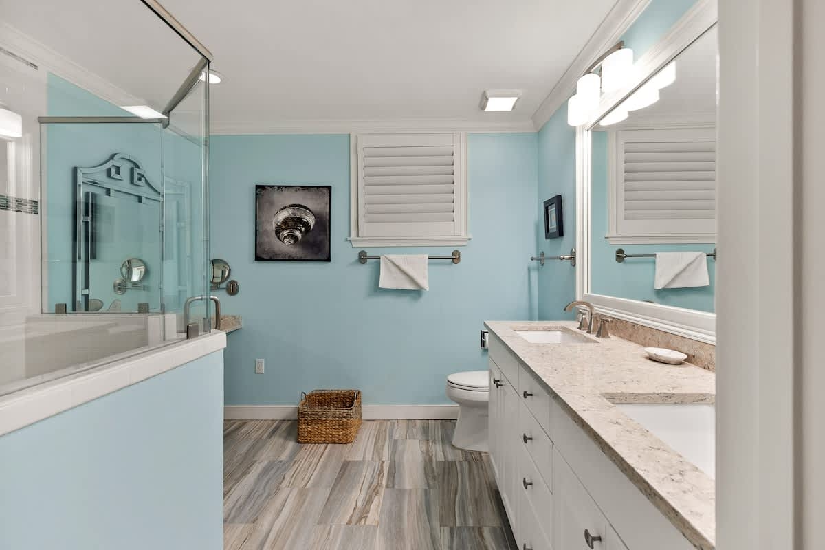 Guest Queen en Suite Bath