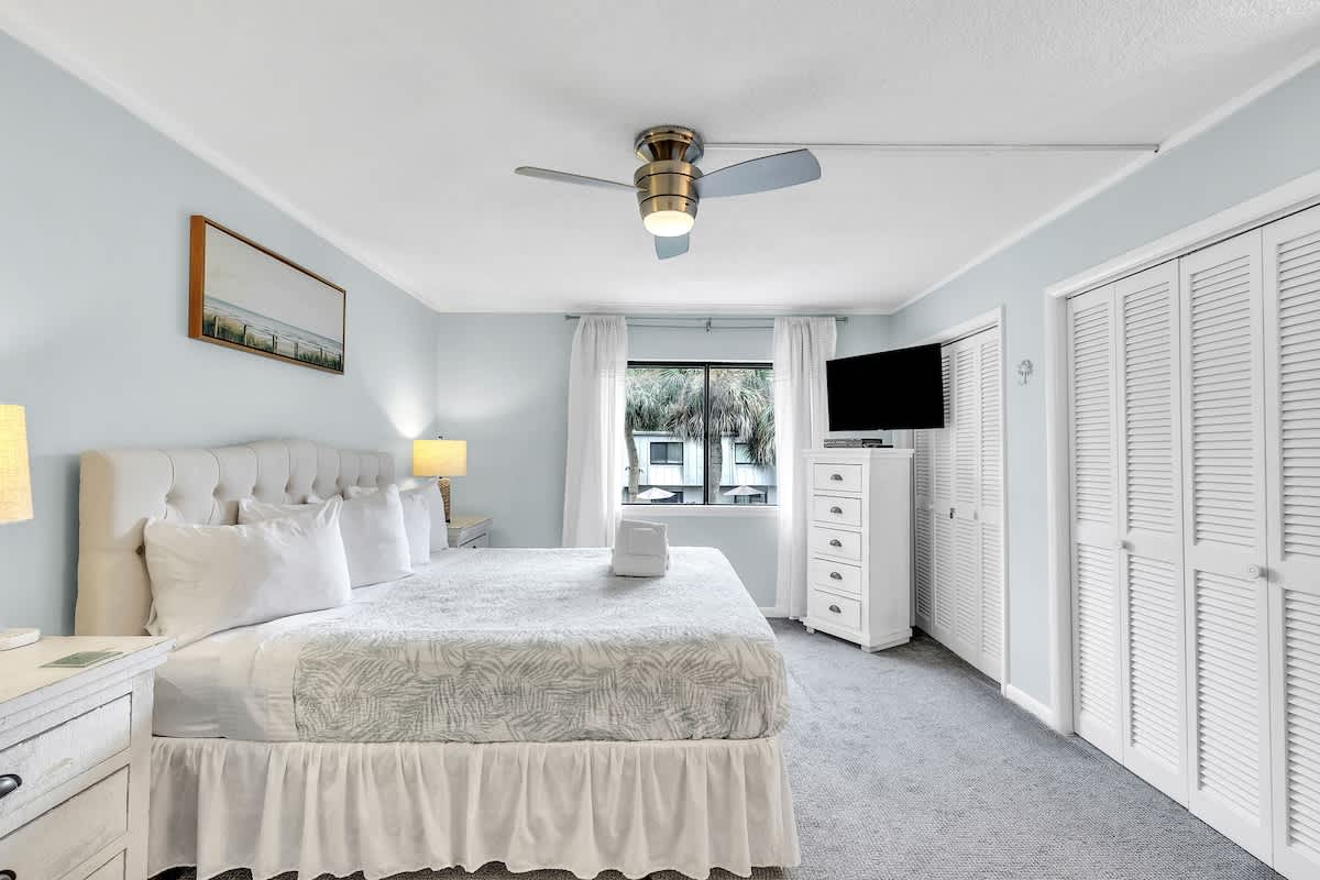 Primary Bedroom with King Bed and En-Suite Bathroom
