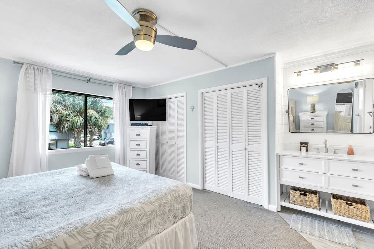 Primary Bedroom with King Bed and En-Suite Bathroom