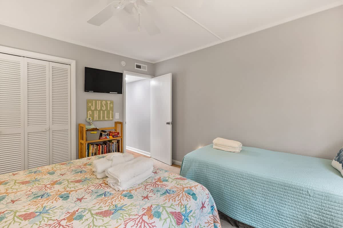 Guest Room with 1 Queen and 1 Twin