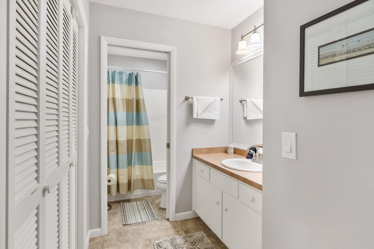 2nd Floor Primary King Suite Bath