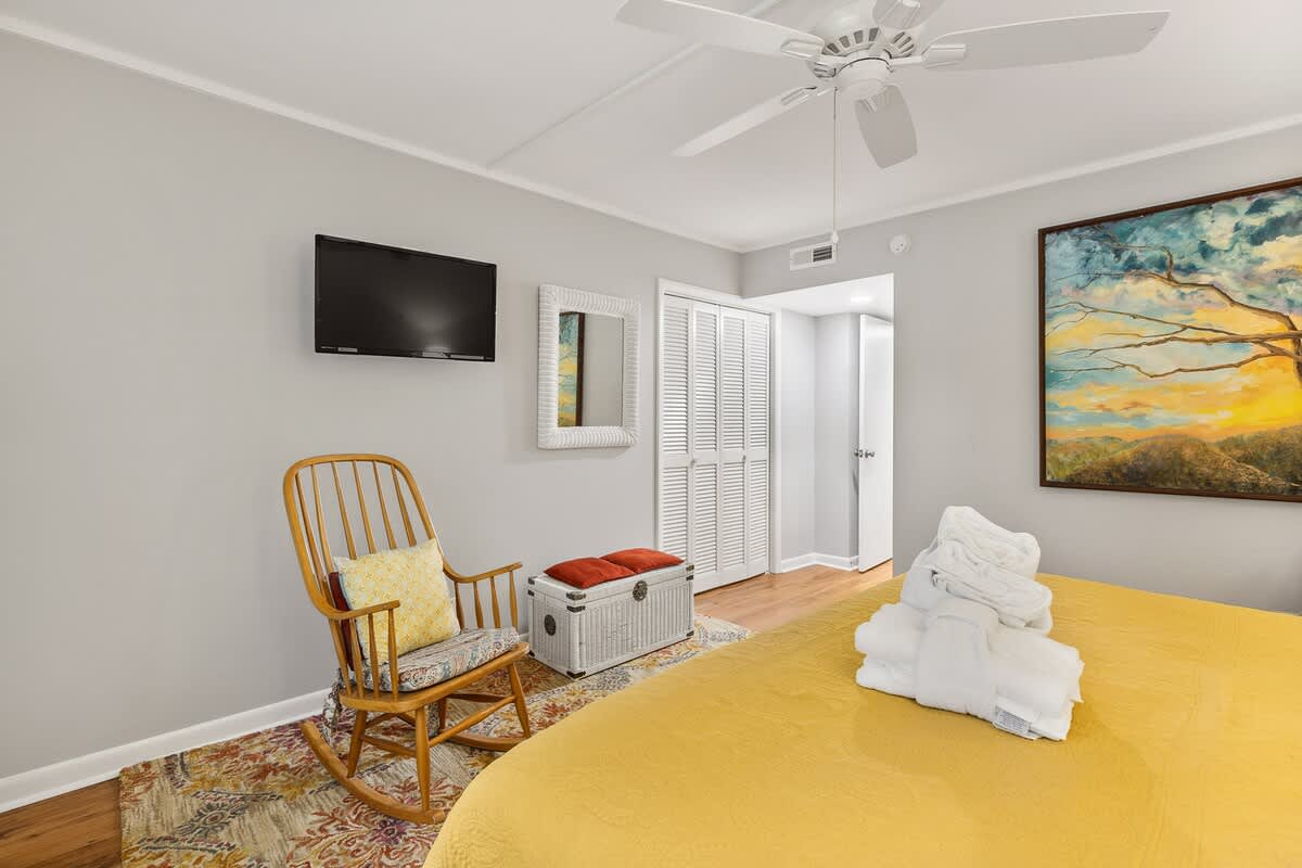 1st Floor King Primary Suite