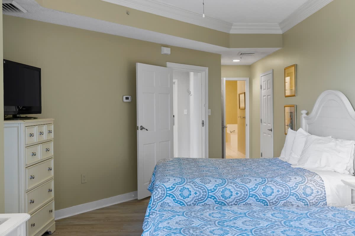 Double Queen Suite with Private Balcony