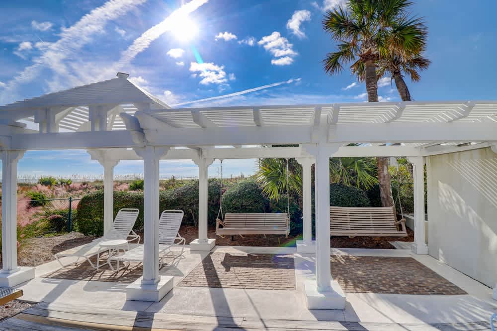 Poolside Lounge